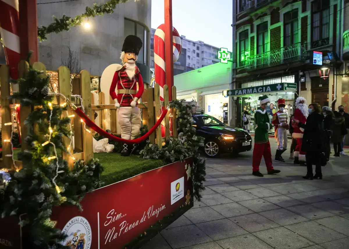 Autarquia explicou que atraso na instalação das iluminações natalícias se deveu ao calendário eleitoral