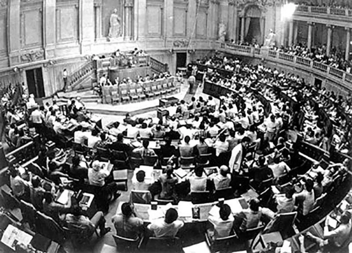 Deputados eleitos no dia 25 de abril de 1975 tinham mandato de um ano para nova Constituição