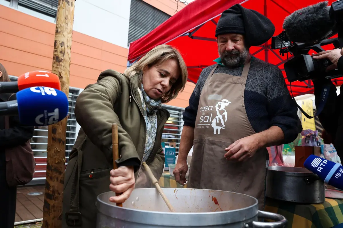 Imagem de contexto do artigo Catarina Martins assinou vinho, mexeu tacho e comprou tremoços para apoiar produtores locais