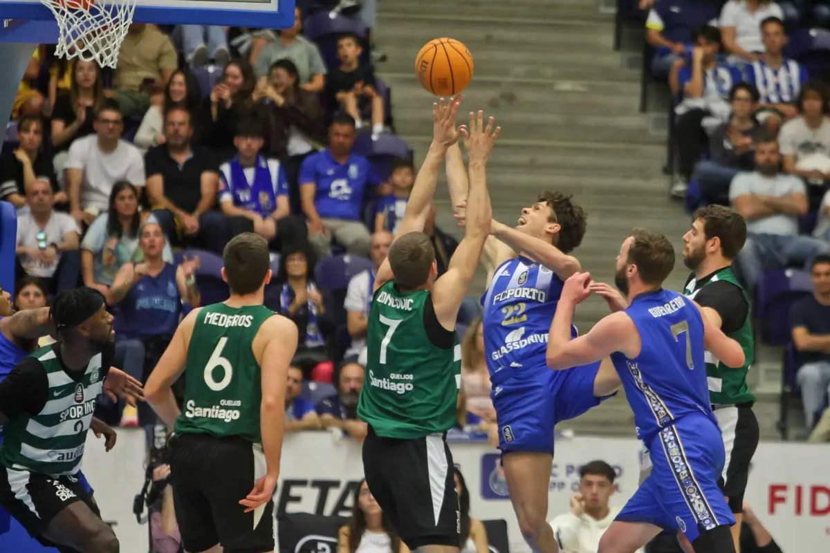 Emblemas apelam à compreensão de sócios, simpatizantes e parceiros