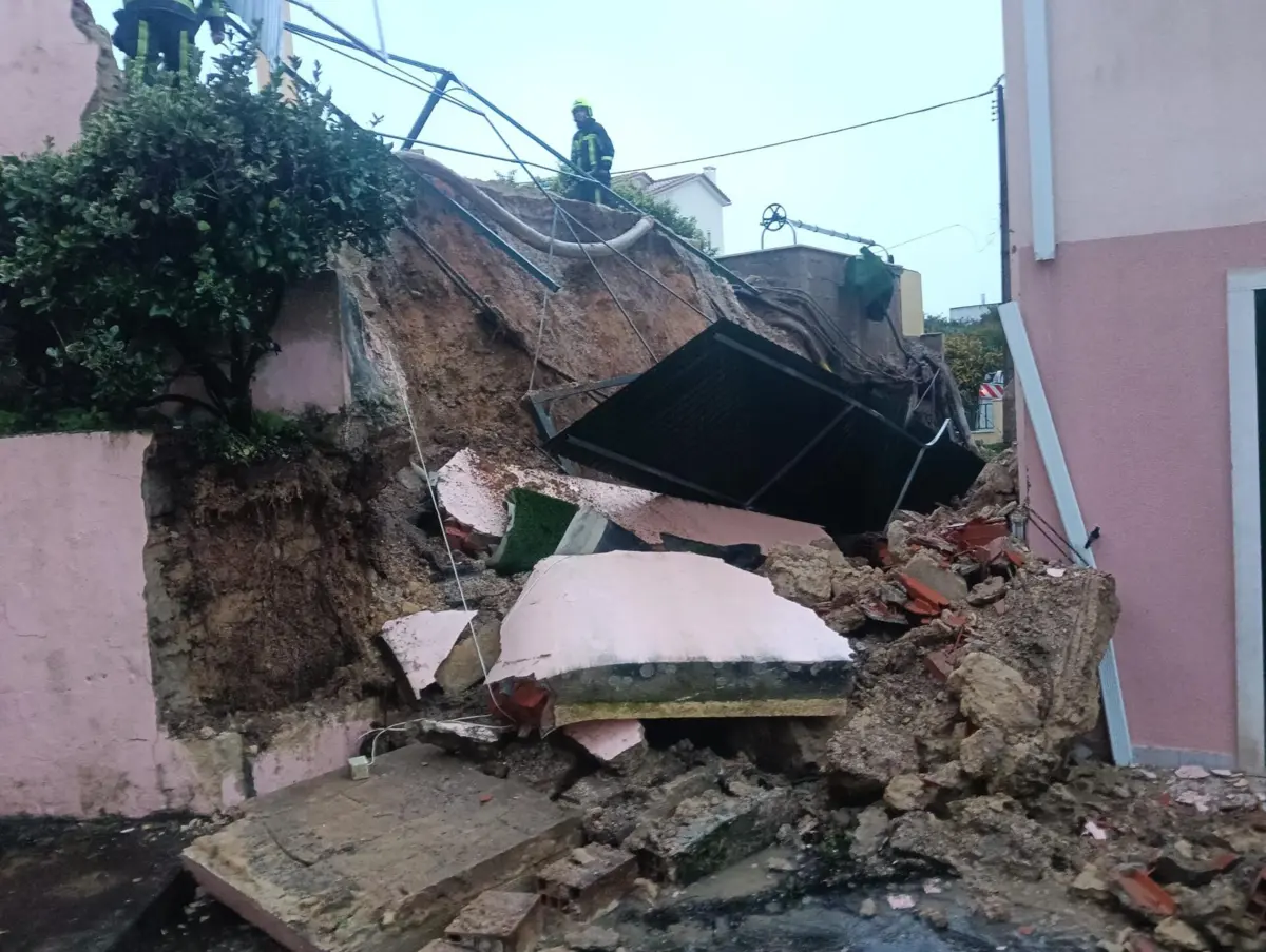 Muro ruiu e atingiu lar de idosos