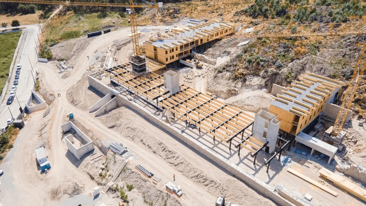 A obra da residência do Avepark parou depois de o consórcio (Lucios e Incons) não ter conseguido cumprir os prazos