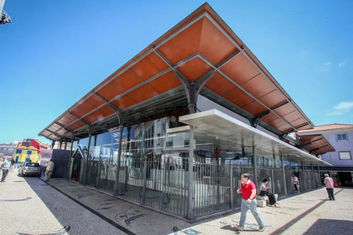 Antigo mercado municipal reabriu em julho como equipamento cultural e montra gastronómica