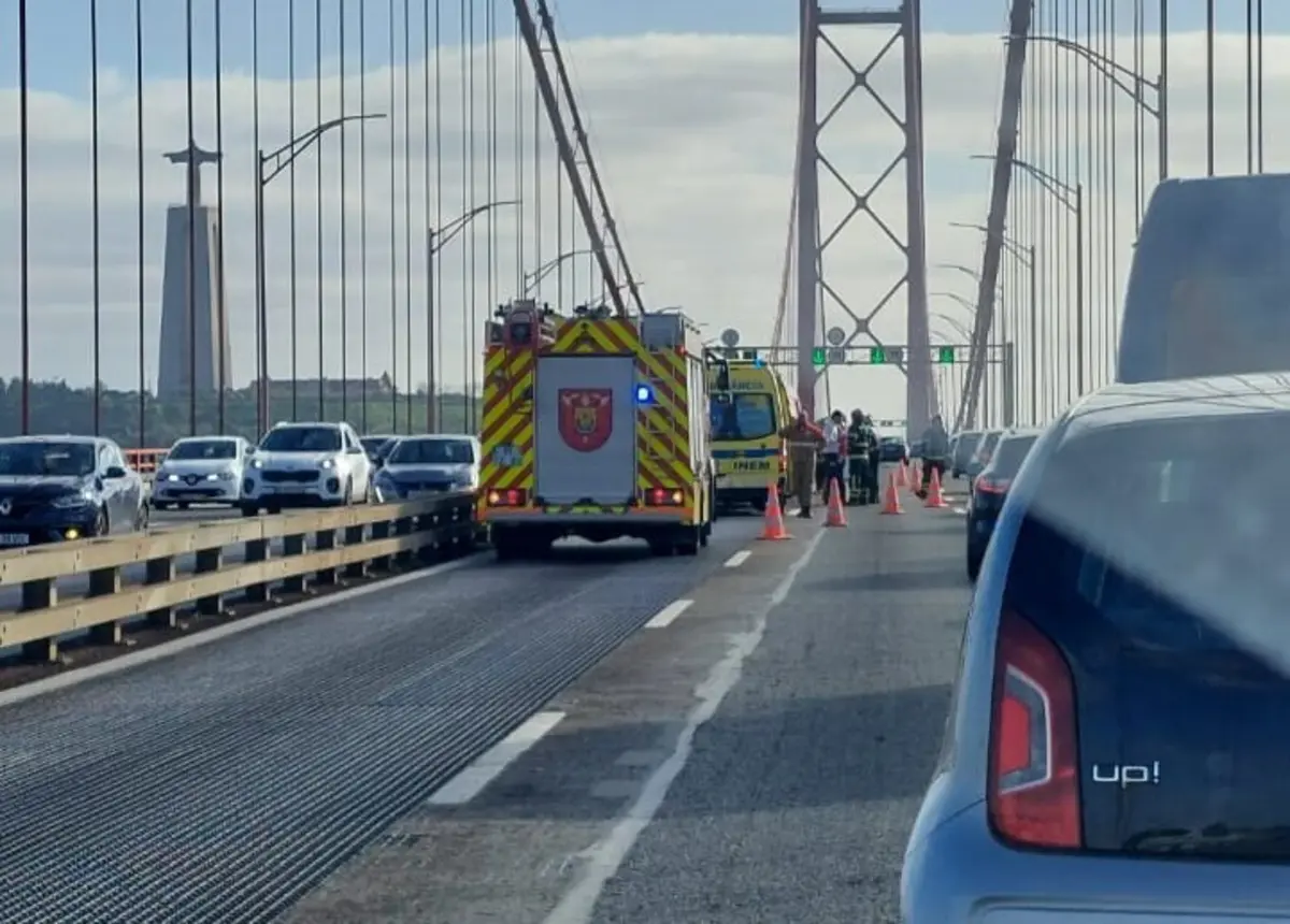 Acidente na ponte ao início da tarde