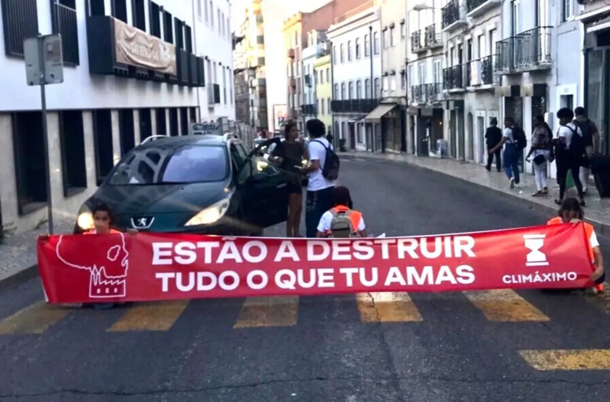 Imagem de contexto do artigo Ativistas do movimento Climáximo julgados por desobediência e atentado à segurança rodoviária