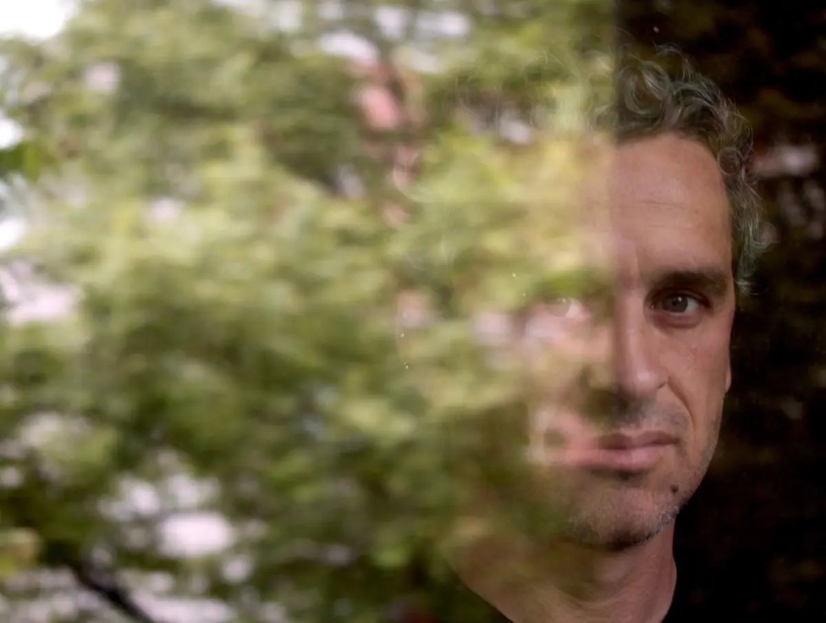 "Sou uma pessoa diferente da que era antes de ter escrito este livro, mas para bem", diz o autor