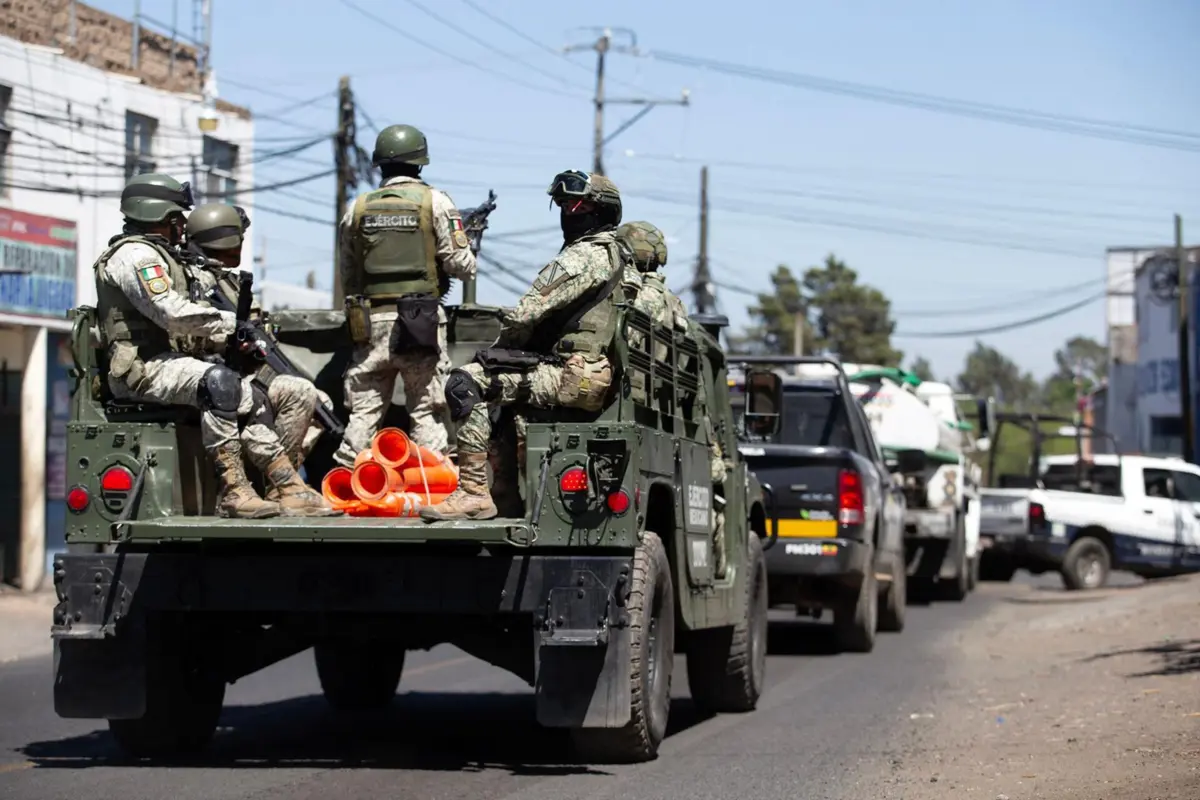Onda de retaliação após a morte de chefe de cartel faz com que México mobilize milhares de militares