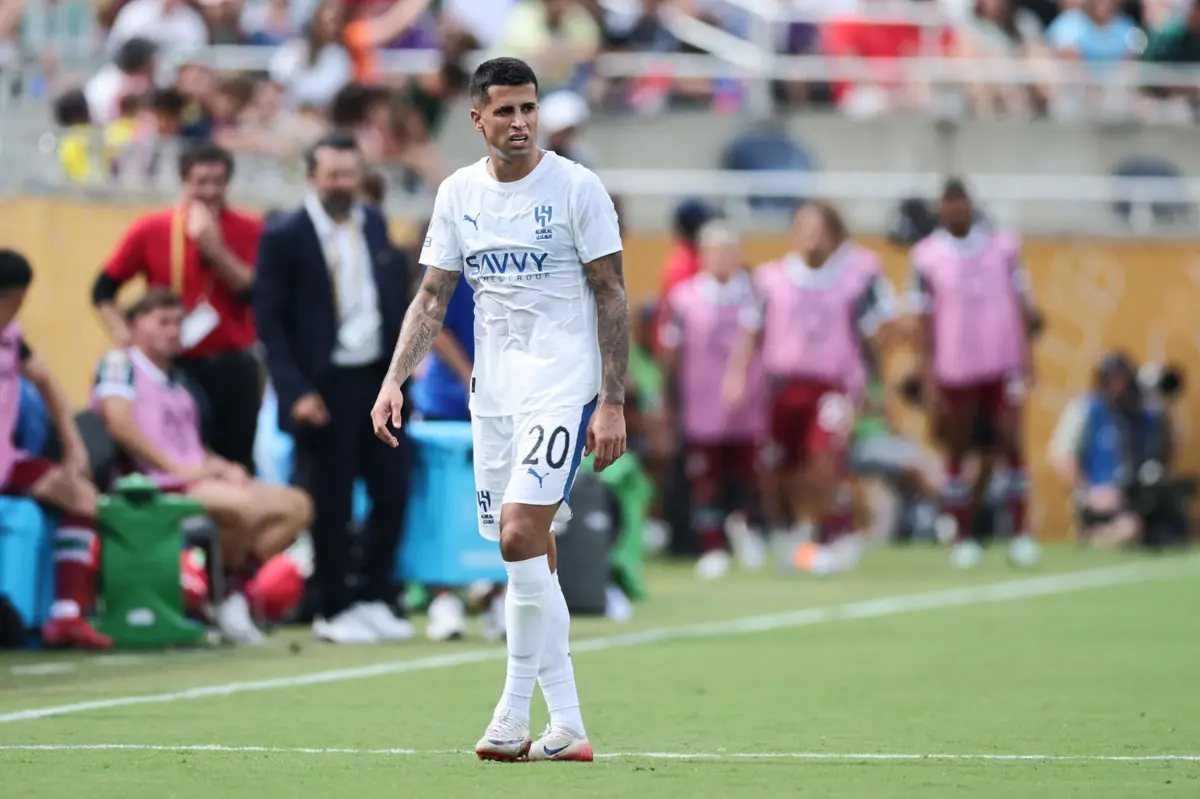 João Cancelo pode trocar o Al Hilal pelo Fenerbahçe
