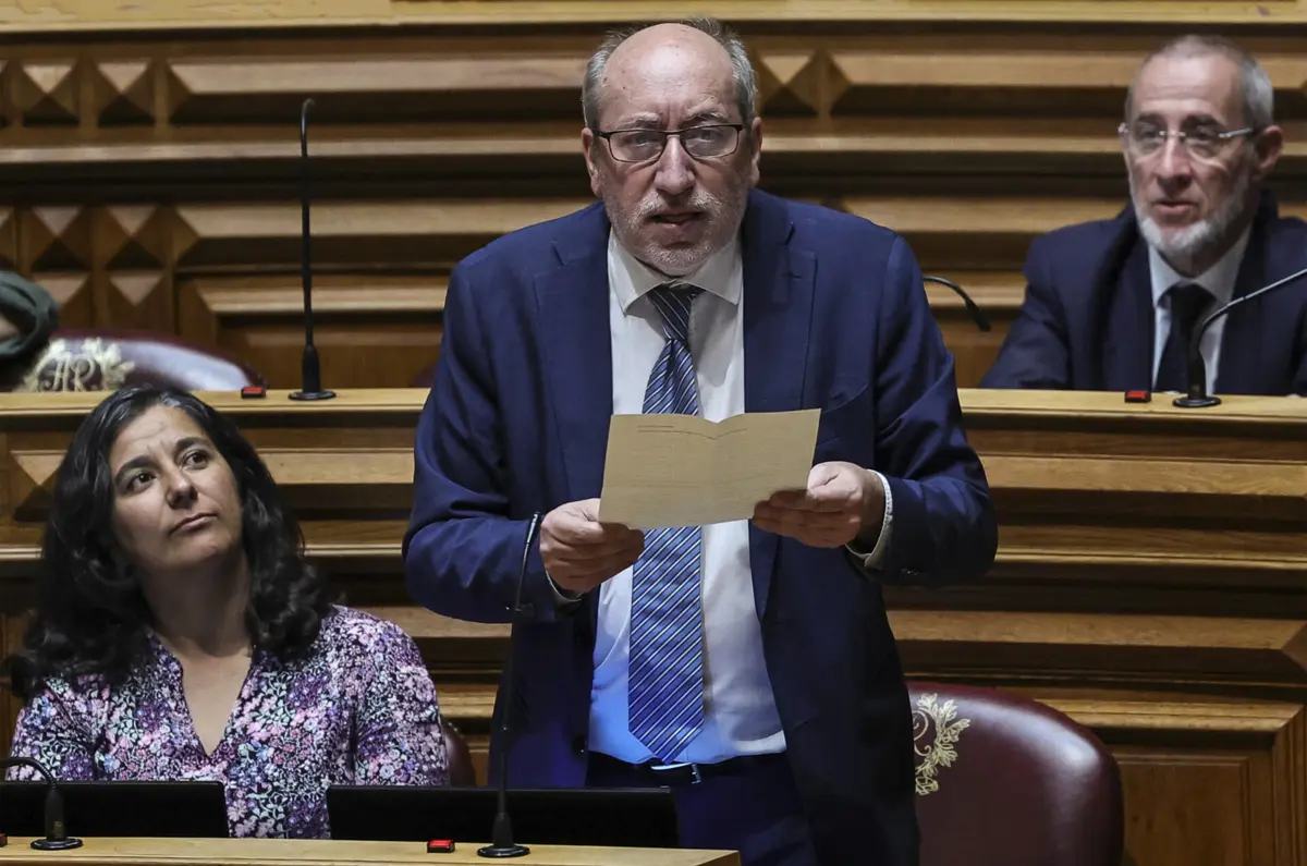 Para o deputado do PCP, o Governo, sobretudo, "não deve utilizar as forças e serviços de segurança na propaganda governamental, que foi o que aconteceu na quarta-feira"