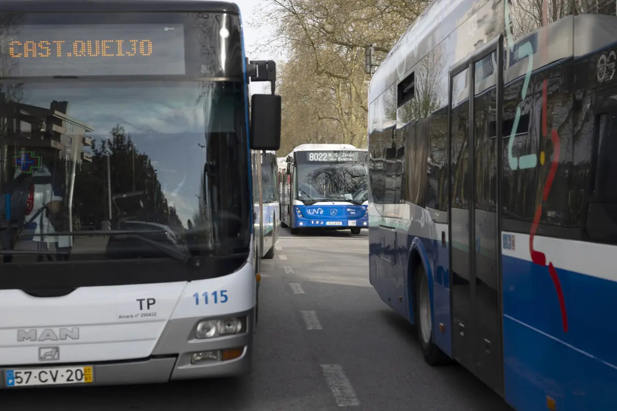 A mudança acontecerá a partir de segunda-feira, dia em que será assinada, pelas 12 horas, a escritura de constituição da nova empresa Transportes Metropolitanos do Porto (TMP)