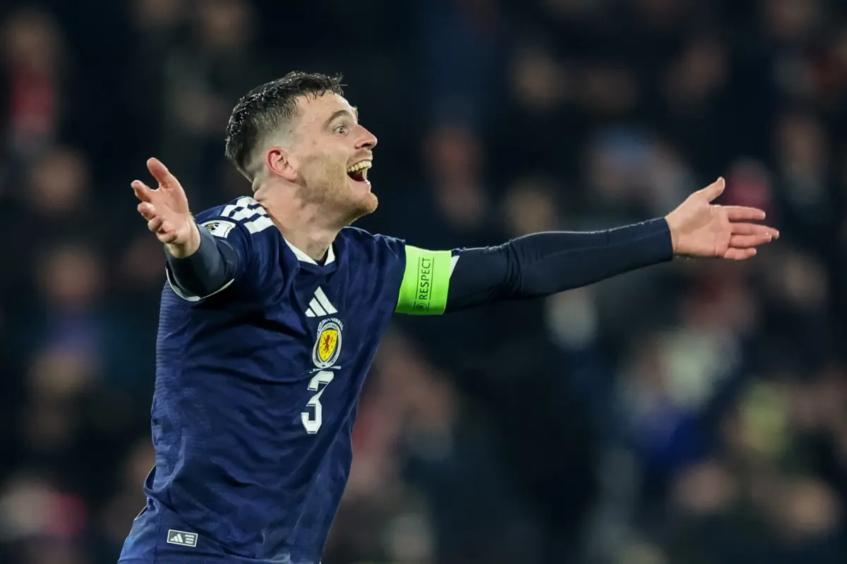 Andy Robertson é o capitão da seleção escocesa