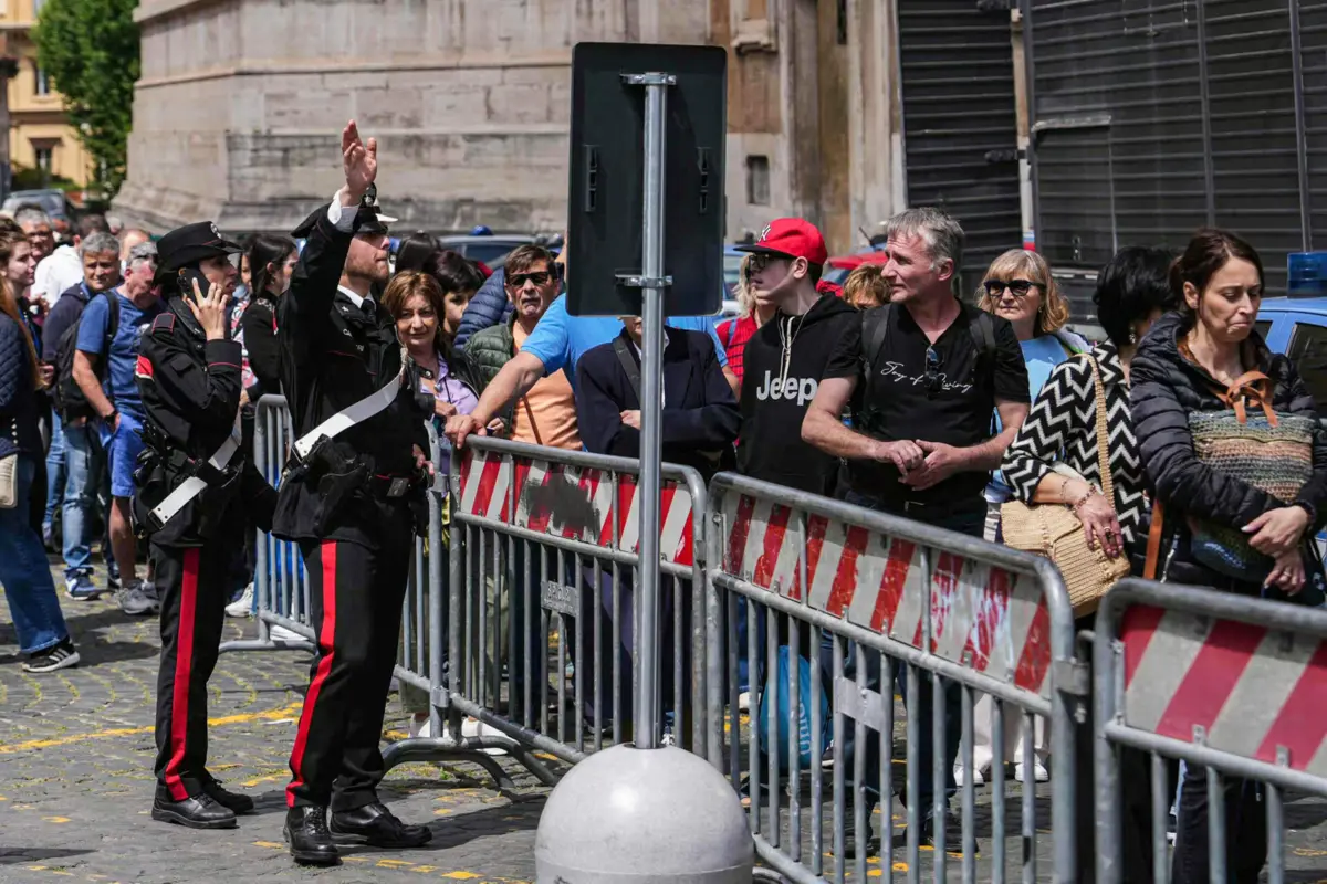 Imagem de contexto do artigo Soldados, voluntários e médicos: Os números do funeral do Papa Francisco