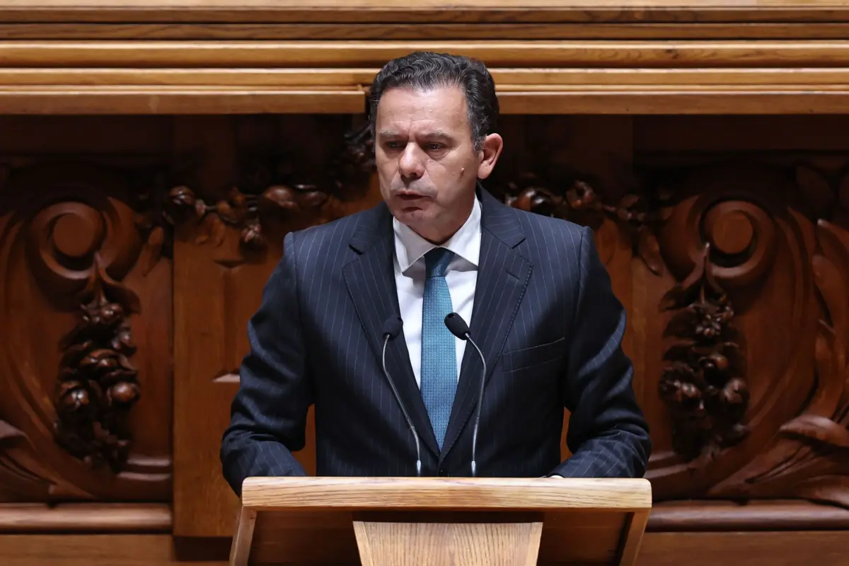 Luís Montenegro anunciou as medidas no debate quinzenal, no Parlamento