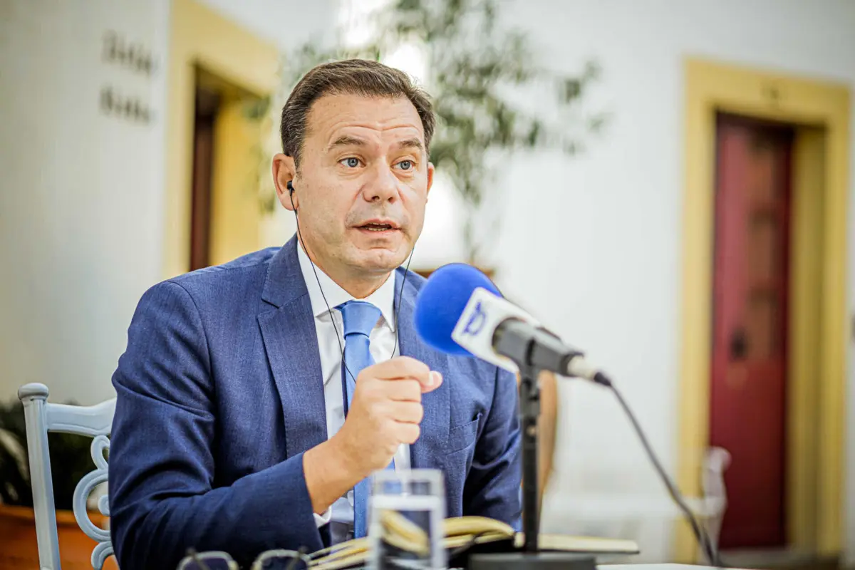 Luís Montenegro apela a todos os responsáveis políticos para que não agravem nem prolonguem o "estado de degradação" da política portuguesa.