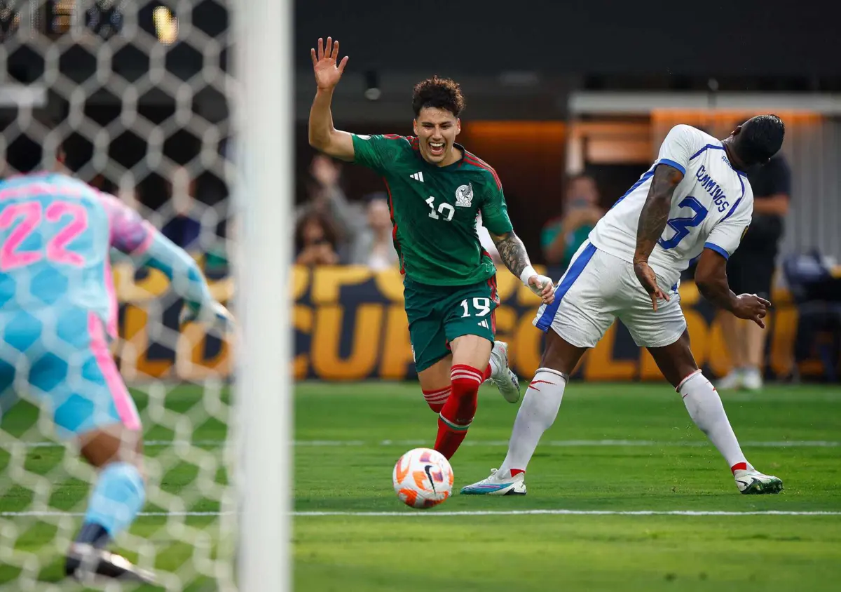 Jorge Sánchez ao serviço da seleção mexicana