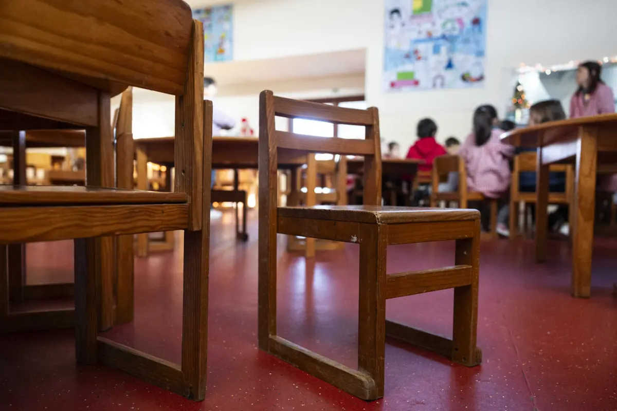 Cadeiras do pré-escolar precisam de ser mudadas