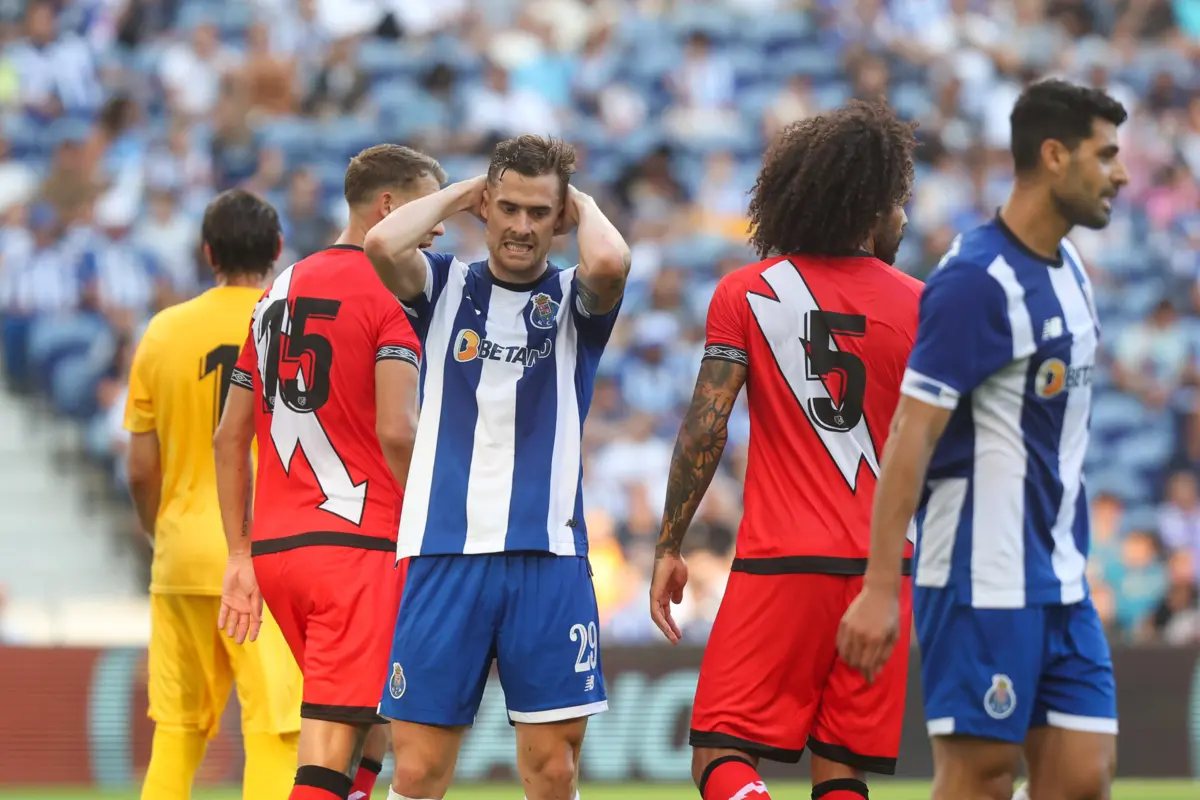 Dragões desiludidos com o empate no Dragão
