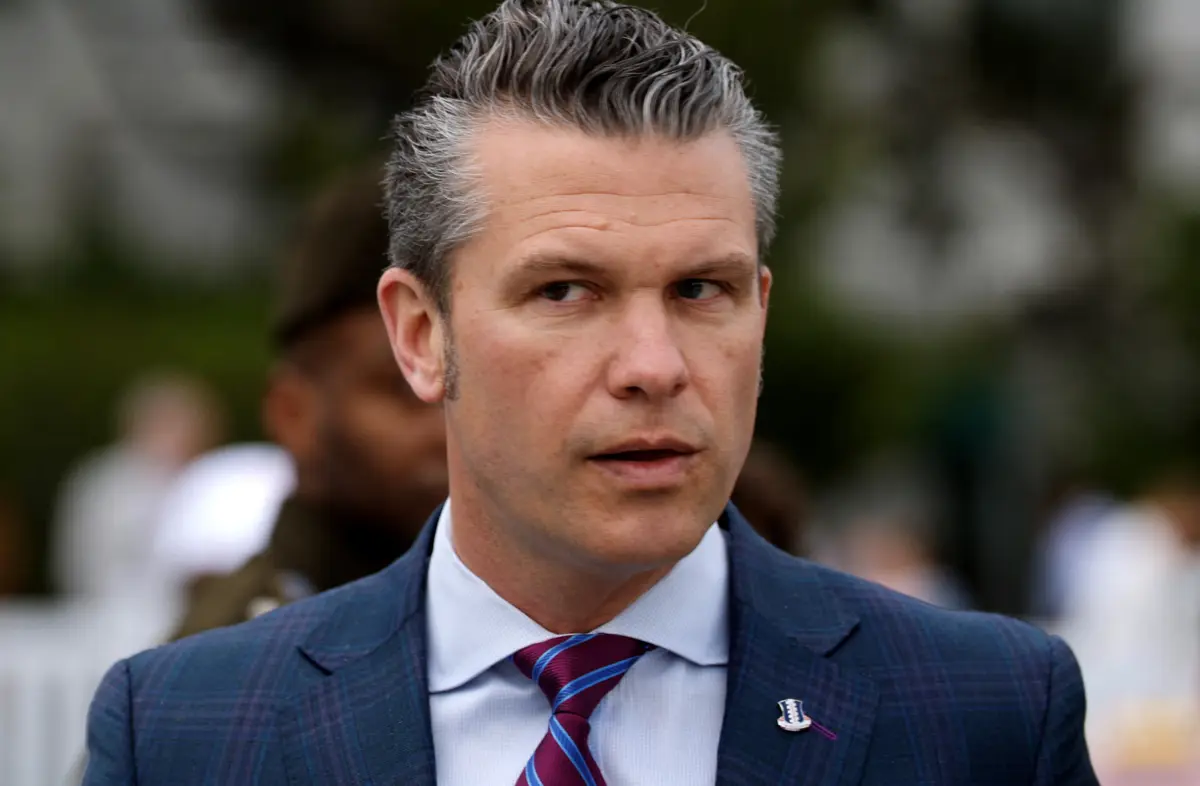 Pete Hegseth criticou os média, que denunciaram partilha de dados sensíveis na plataforma Signal