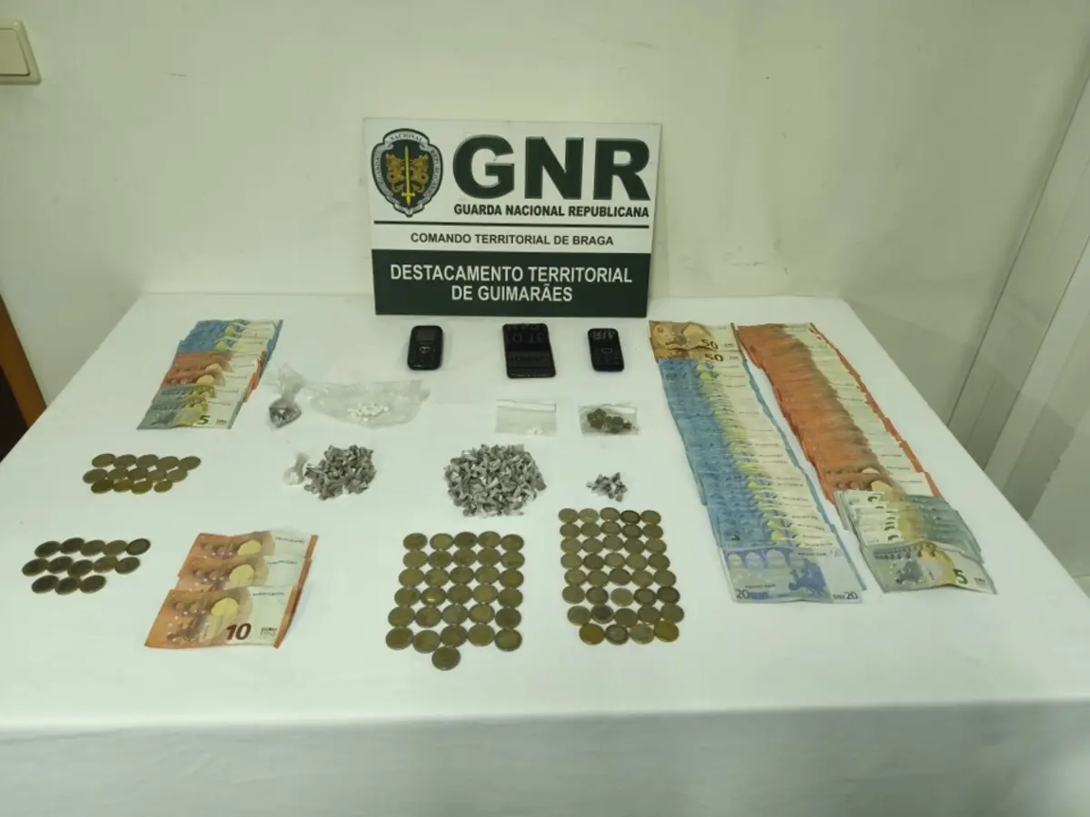 Material apreendido pela GNR nas buscas domiciliárias
