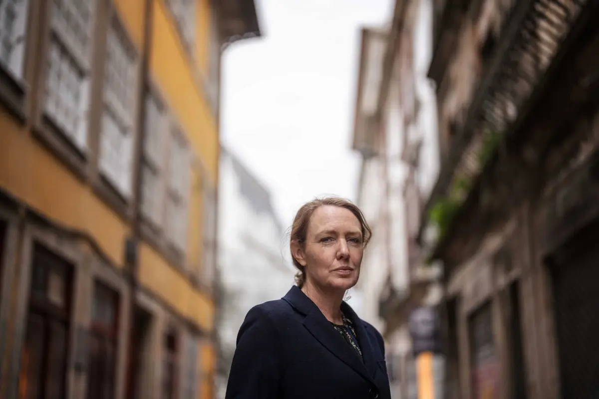 Pessimista por natureza, Paula Hawkins admite que escrever thrillers onde há sempre tragédias acaba por ser um passo natural