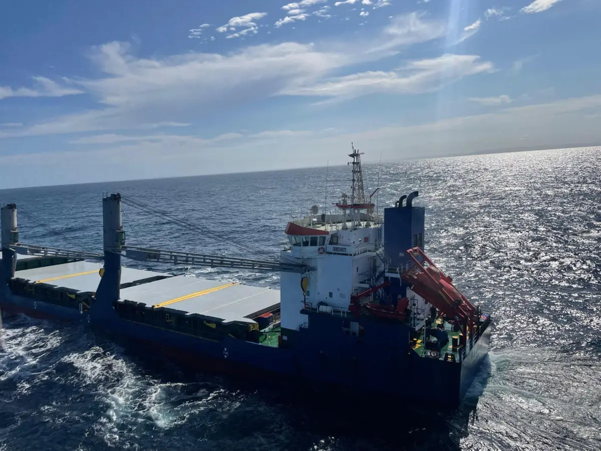 Tripulante turco, de 47 anos, foi resgatado por suspeitas de princípio de enfarte cardíaco