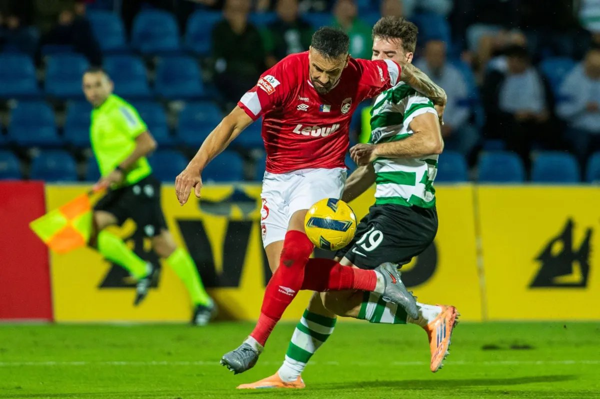 Leões triunfaram em duelo renhido nos Açores