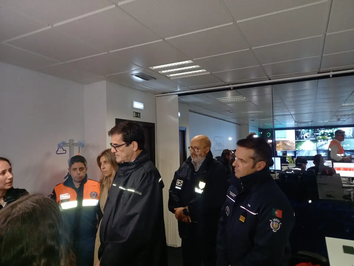 Rui Moreira no Centro de Gestão Integrada (CGI), onde estão diversos meios reunidos