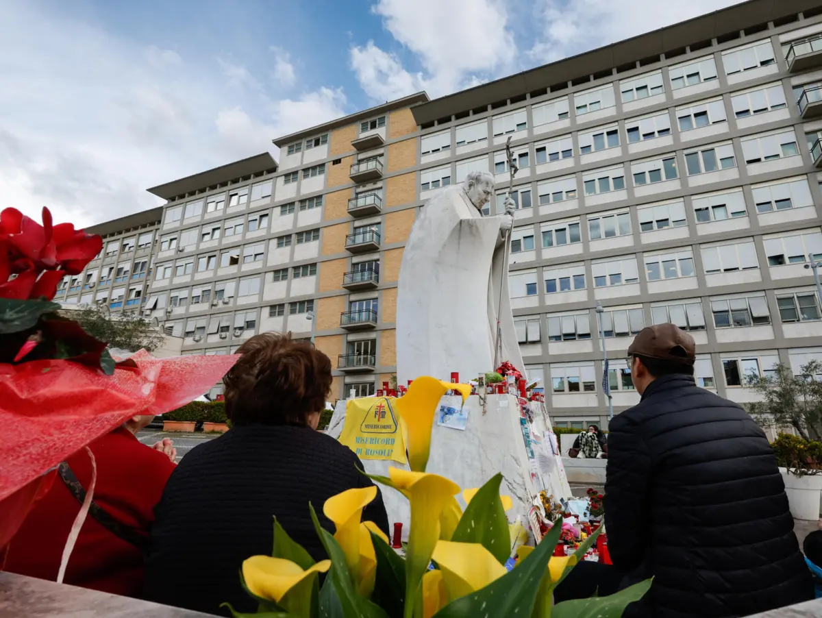 Papa Francisco está internado no hospital Gemelli desde 14 de fevereiro