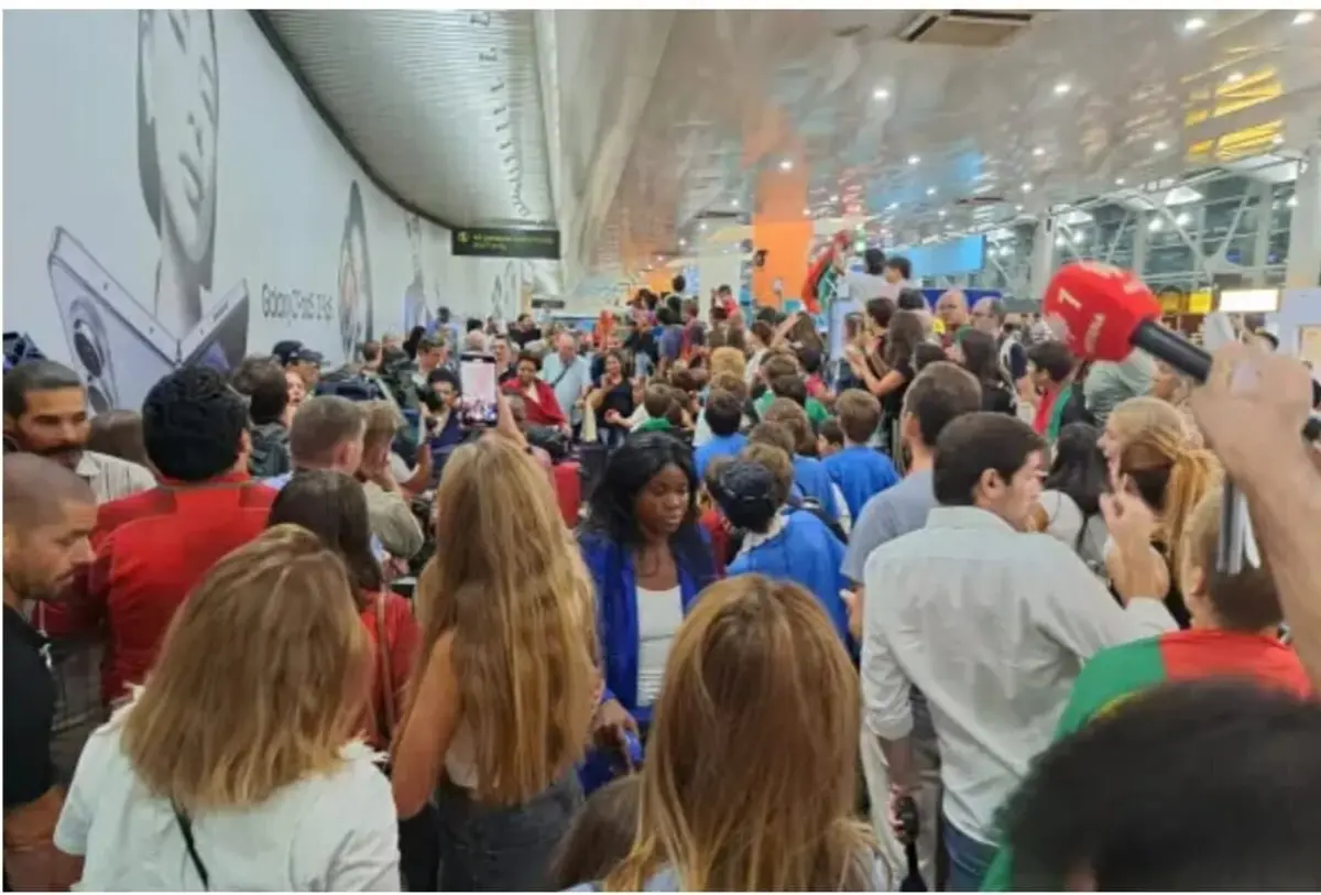 Seleção portuguesa foi recebida em Lisboa por muitos adeptos