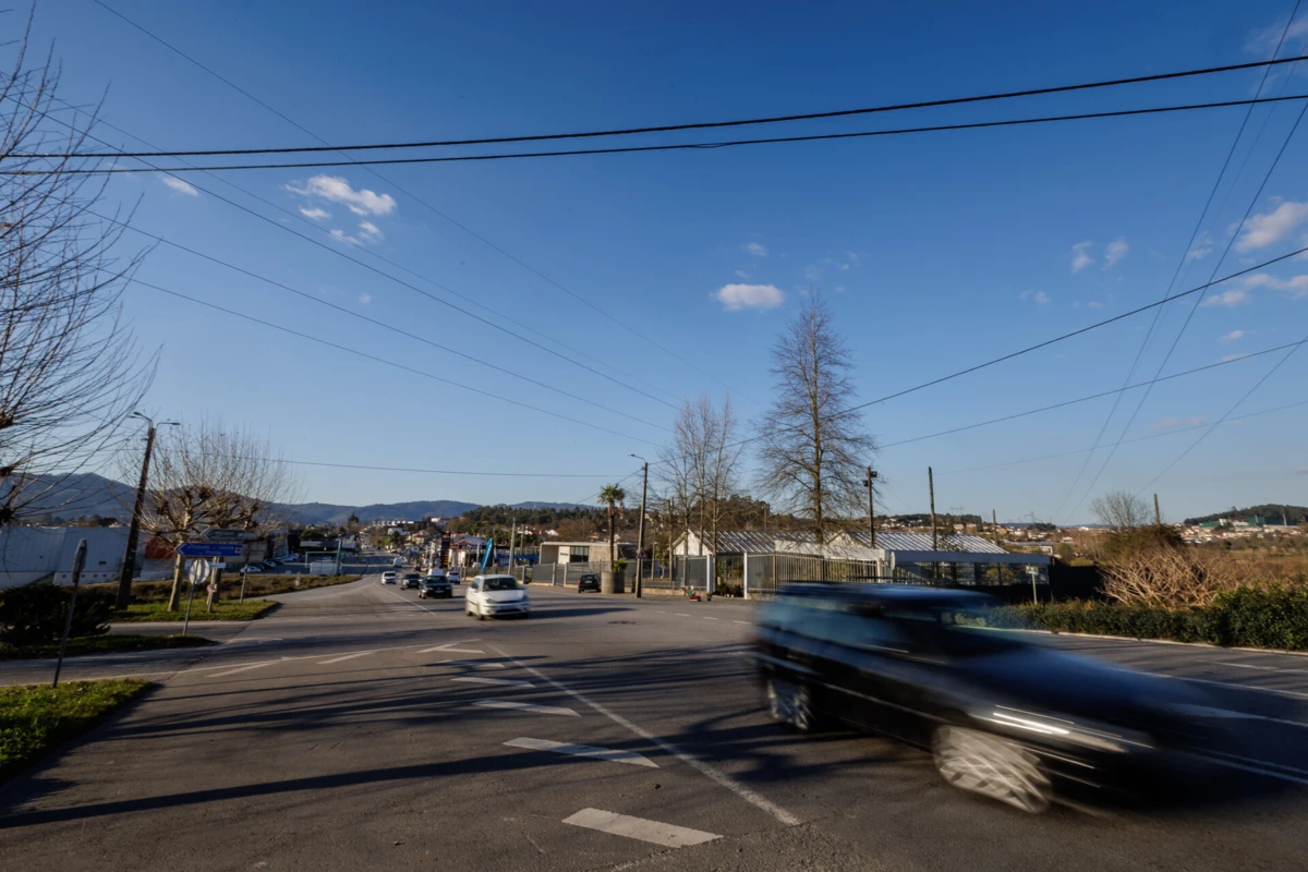 Construção da via do Avepark é assunto polémico