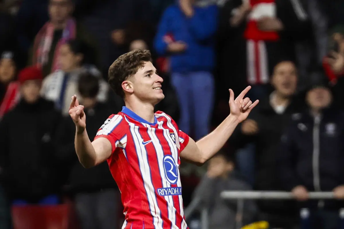 Julián Álvarez marcou os dois golos do Atlético de Madrid