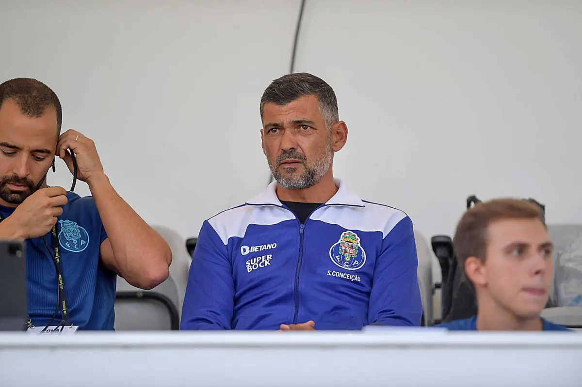 Sérgio Conceição continua castigado e vai assistir ao jogo na bancada