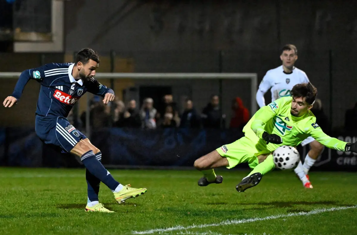 Mathieu Cafaro, jogador do Paris FC, promete dar que fazer à defesa do PSG