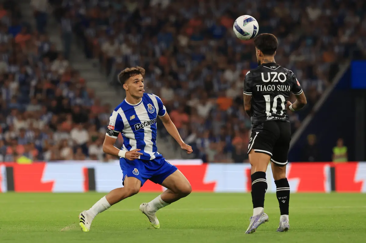 Tiago Silva viu cartão amarelo no Dragão e, segundo a FPF, devia ter sido expulso