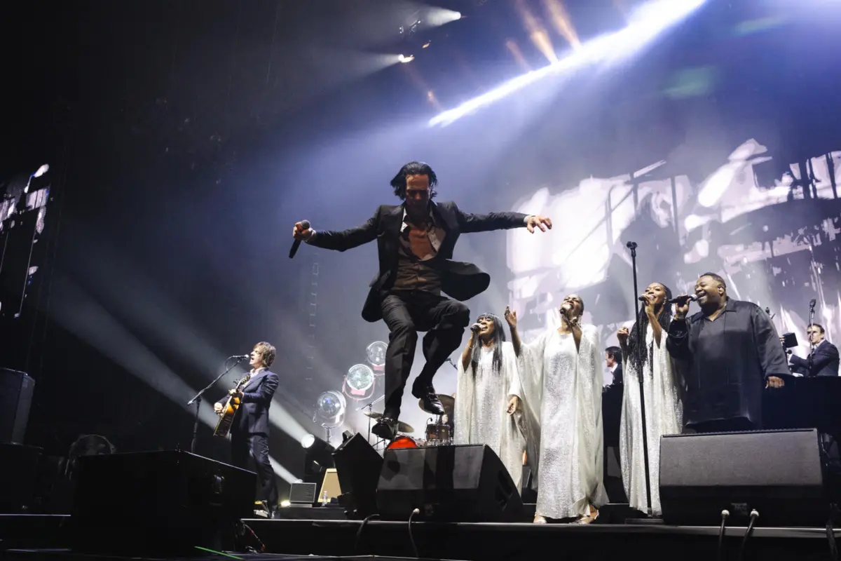 Nick Cave, de 68 anos, é um vulcão que continua a jorrar emoção