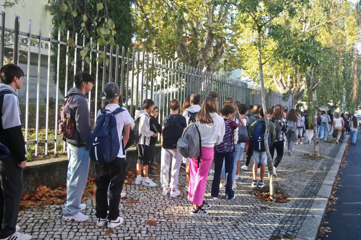 A educação, incluindo professores, e a saúde, incluindo médicos e enfermeiros, poderão ser os setores mais afetados