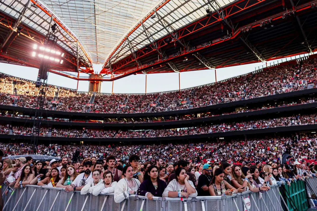 Um dos adeptos pertence aos Super Dragões e foi detido ontem no Estádio da Luz