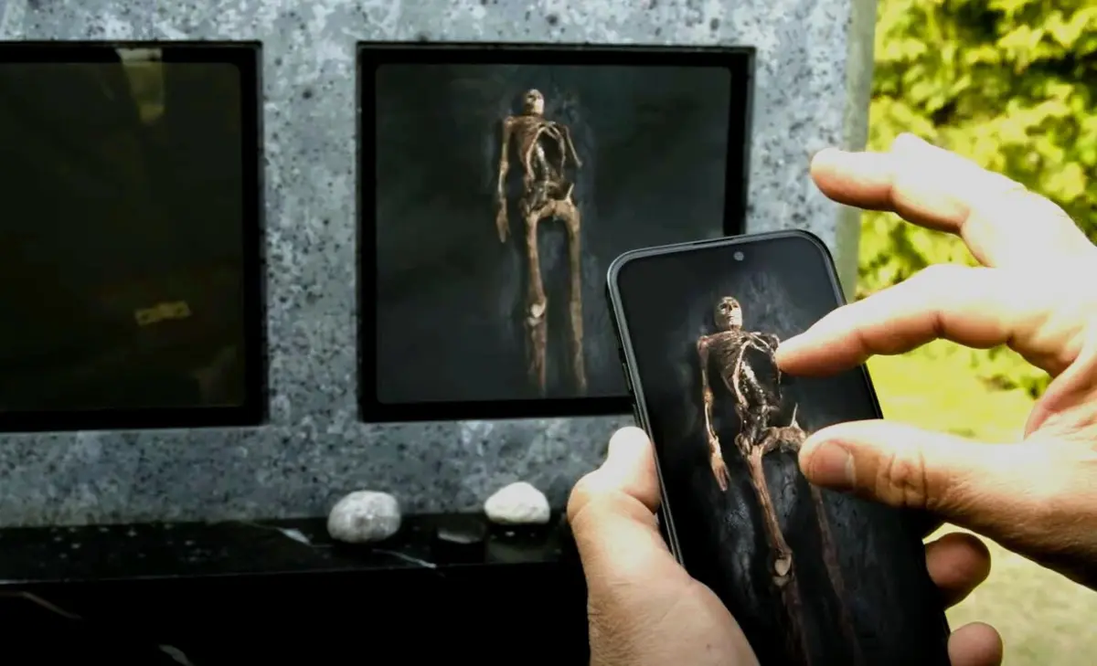 Familiares dos defuntos têm acesso a uma câmara colocada no interior do caixão, podendo continuar a acompanhar os seus entes queridos.