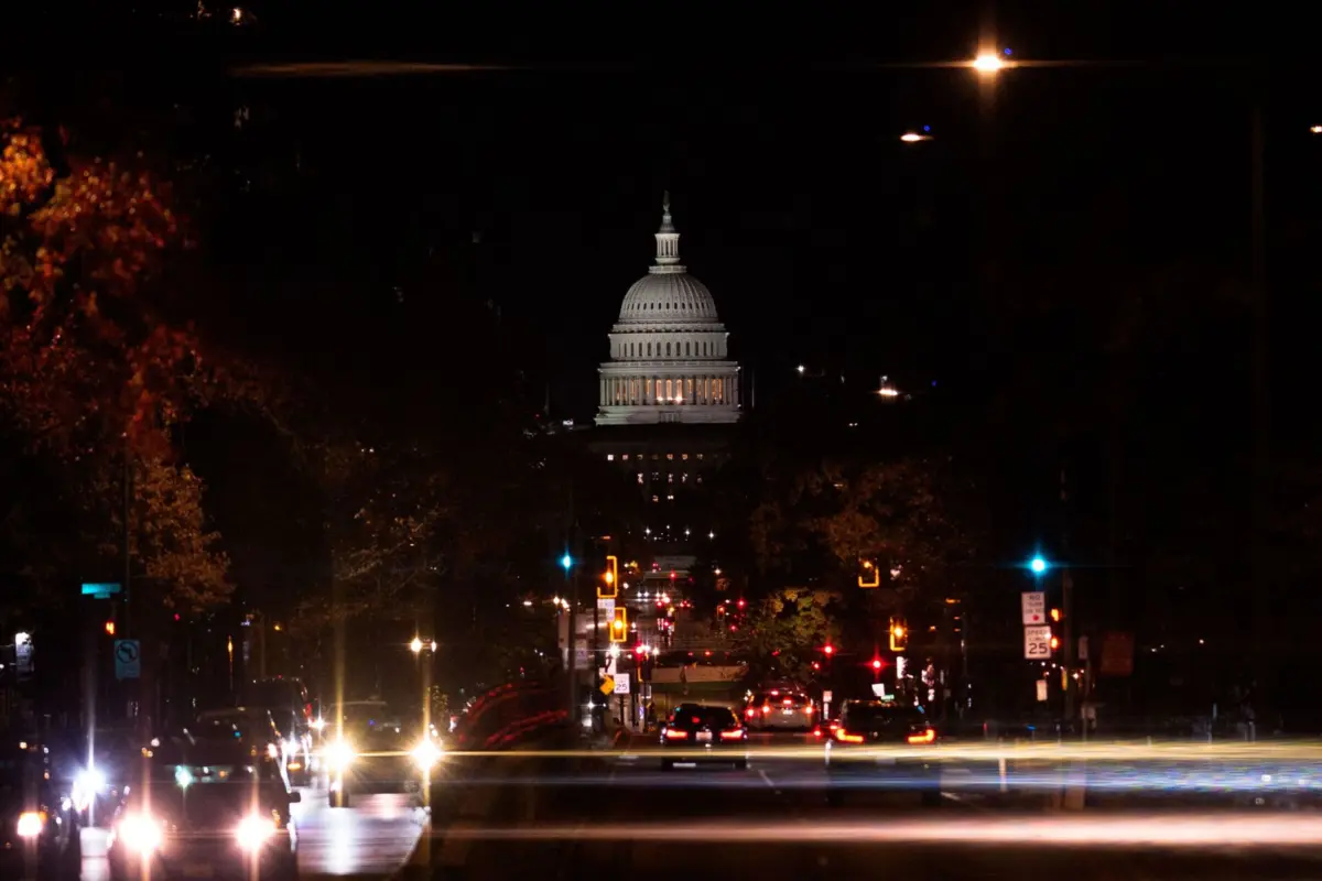 O acordo foi alcançado no 41.º dia de paralisação do Governo, a mais longa da história dos EUA, e está agora nas mãos da Câmara dos Representantes
