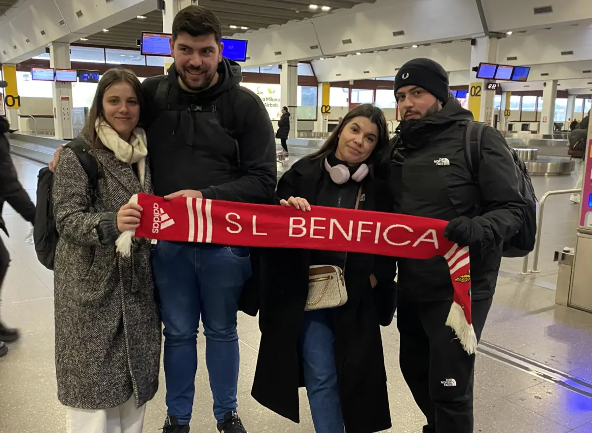 Da Beira Alta até Turim, Inês, Gonçalo, Filipa e América não conseguiram bilhetes, mas apoiam o Benfica perto do estádio