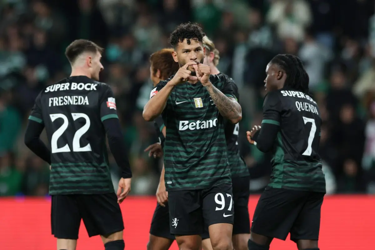 Suárez bisou em Alvalade