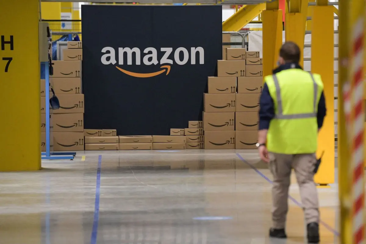Imagem de contexto do artigo Amazon vai cortar 14 mil postos de trabalho em todo o Mundo