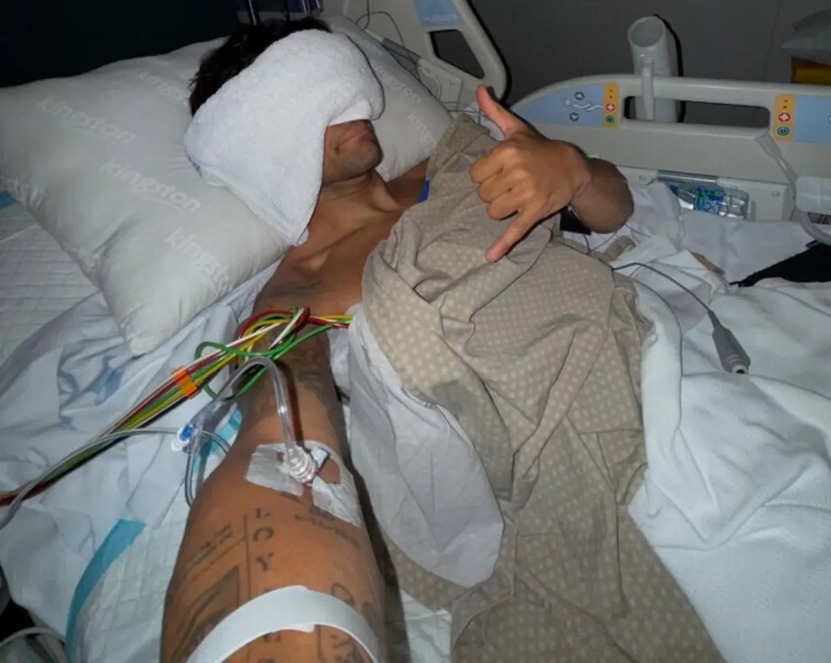 Piloto espanhol caiu no asfalto e acabou por ser tocado pela moto de Di Giannantonio