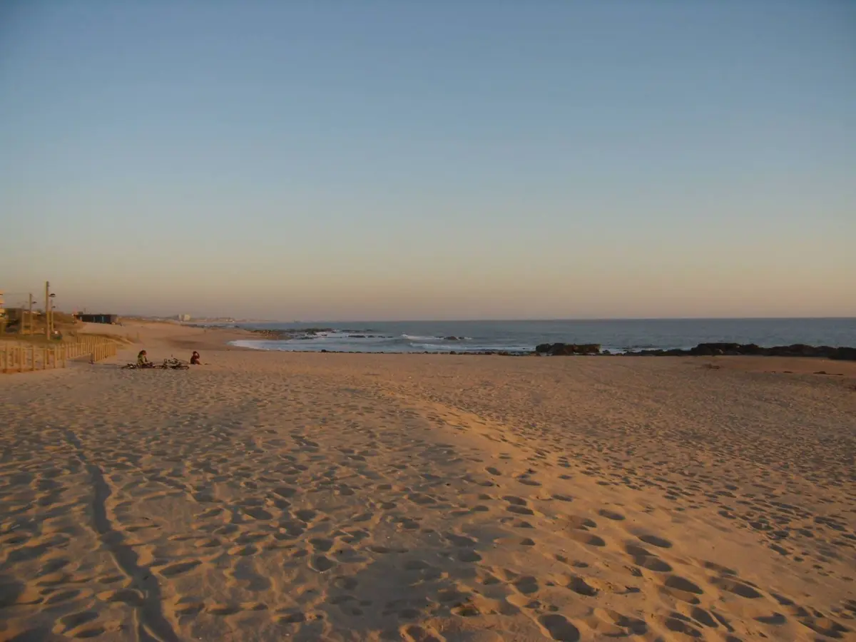 A vítima encontrava-se a cerca de 200 metros da margem da Praia da Madalena