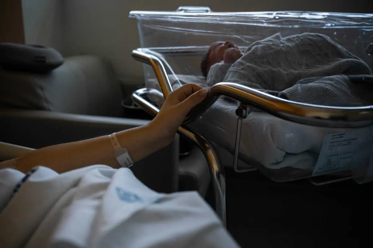 Há mais bebés a nascer nos distritos de Lisboa e do Porto