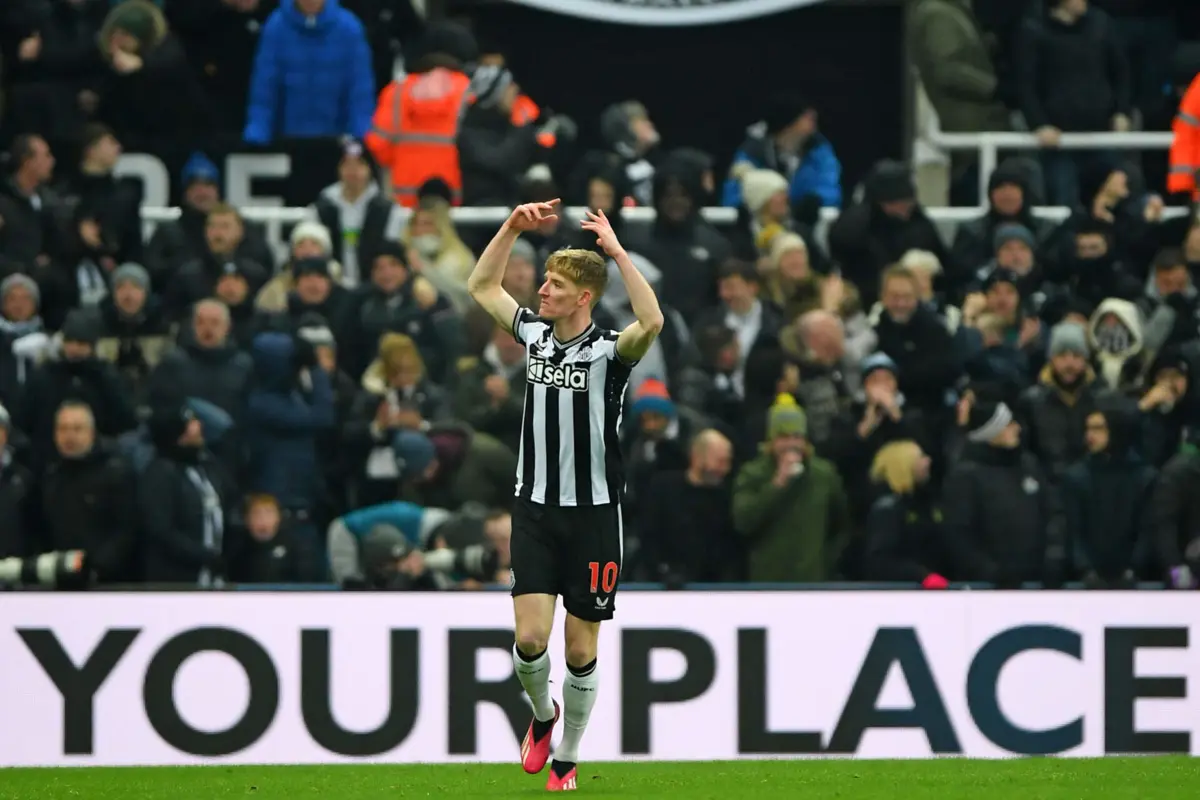 Anthony Gordon marcou o golo do Newcastle
