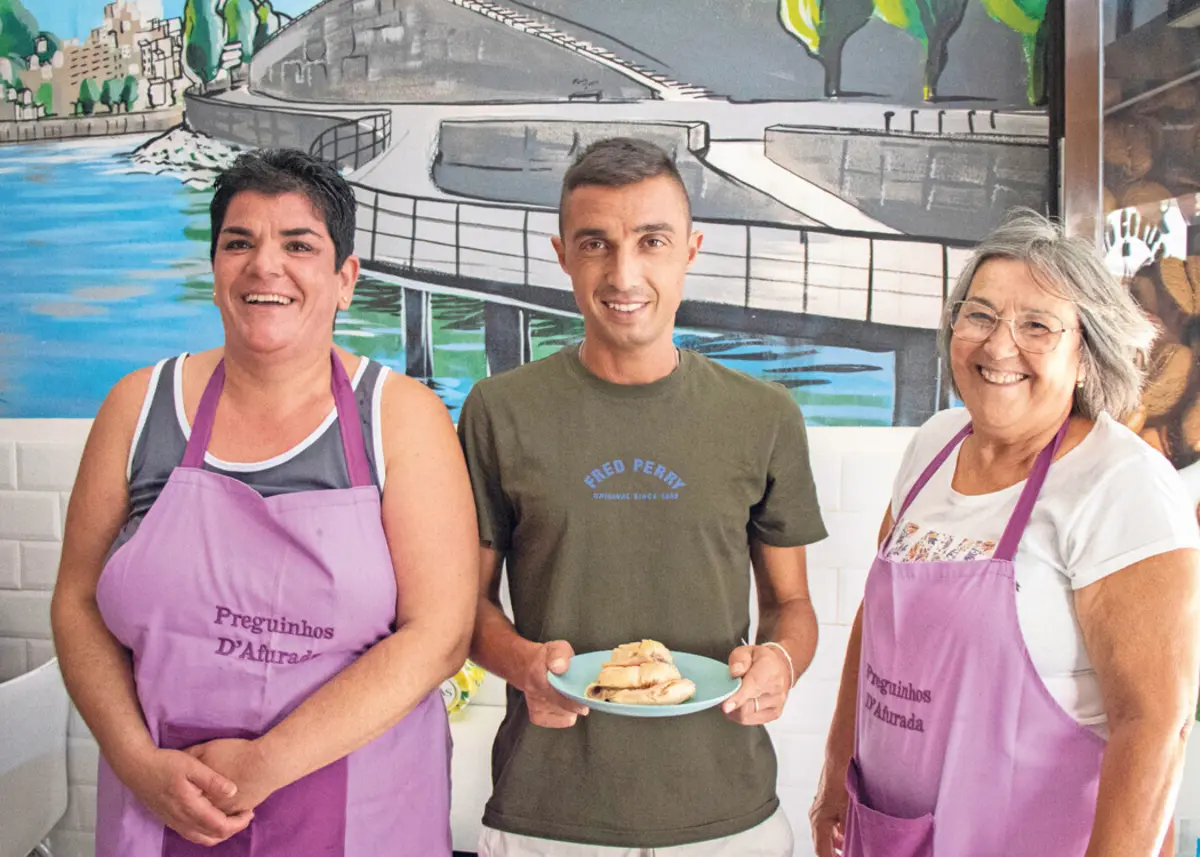 Pedro nasceu numa família de pescadores, mas apostou na mesa, para cativar quem mora e visita a Afurada