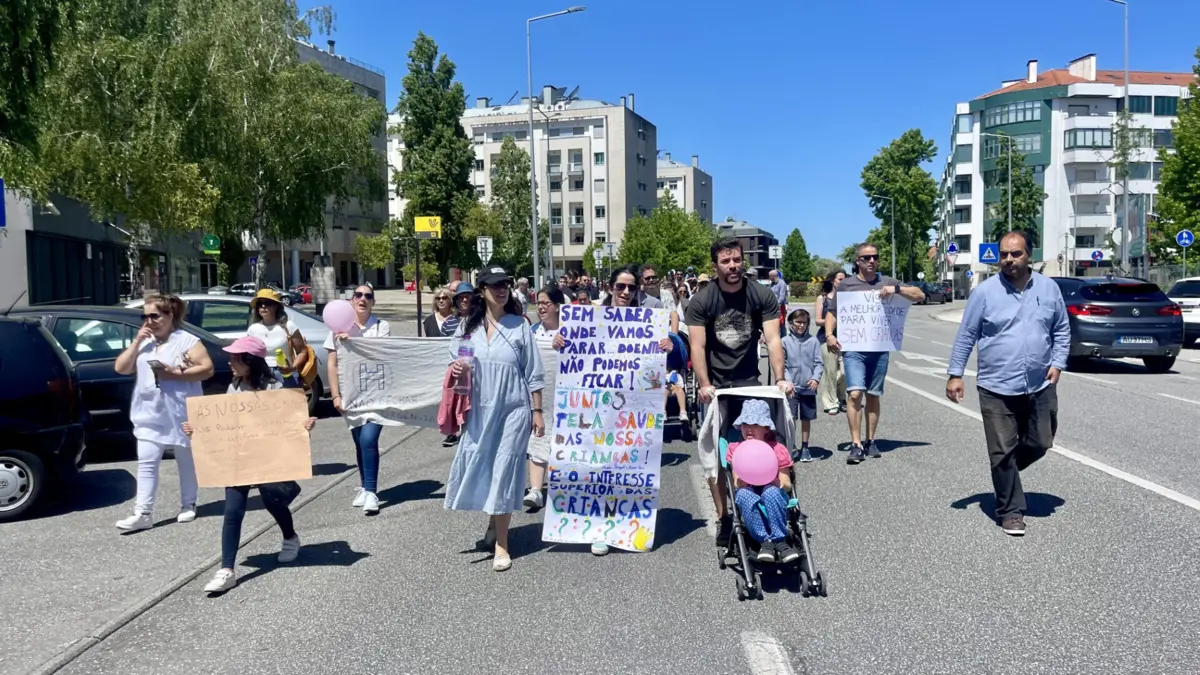 Famílias criticam situação lamentável, que as obriga a recorrer a Coimbra