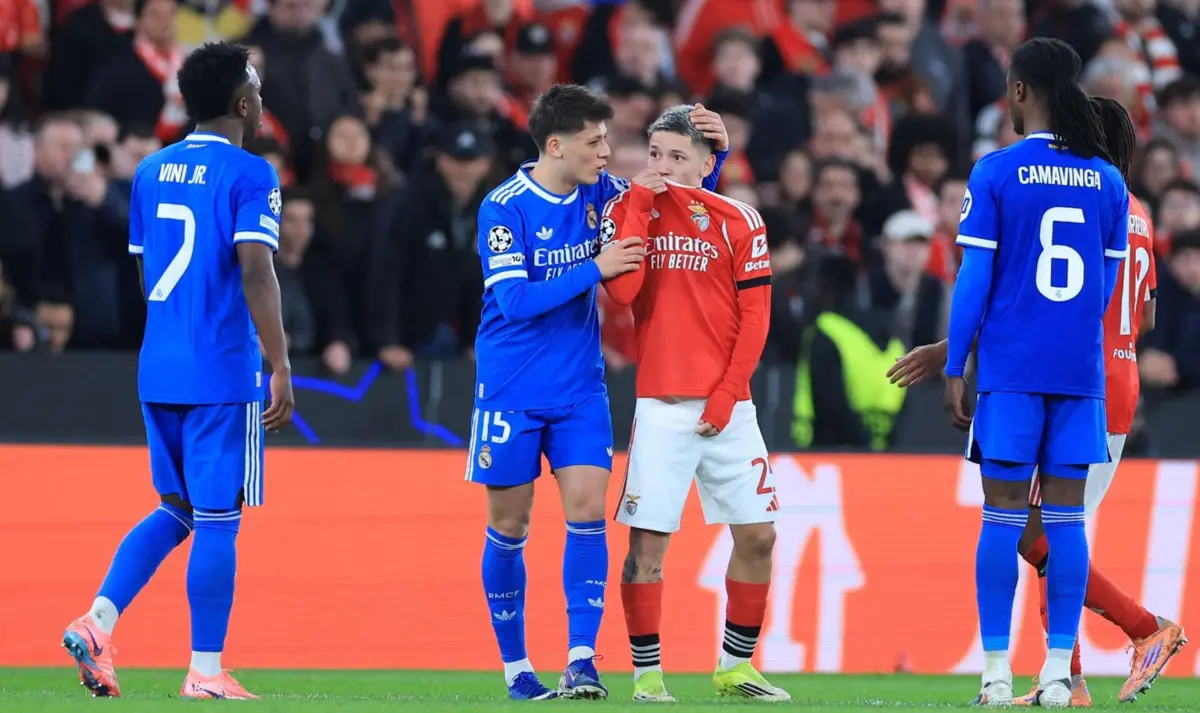 O momento do alegado insulto de Prestianni a Vinícius Júnior