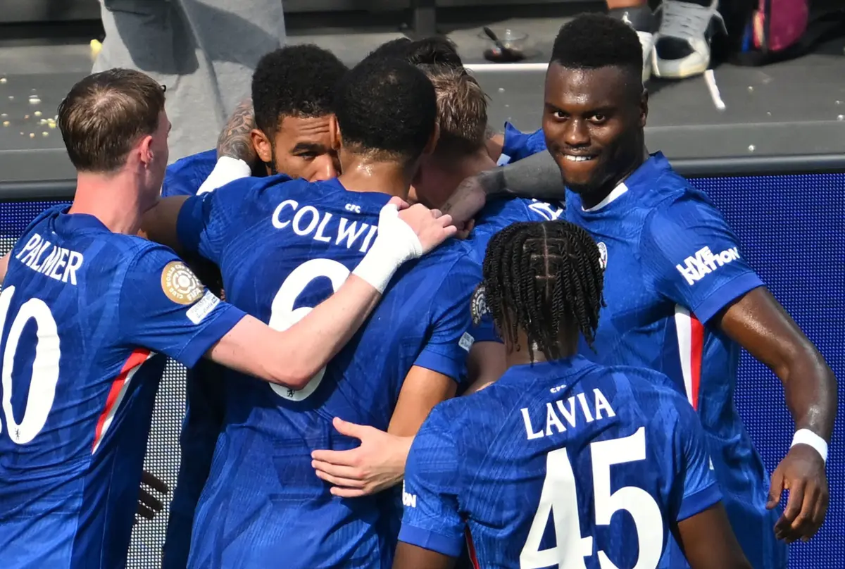 Blues celebram o primeiro golo